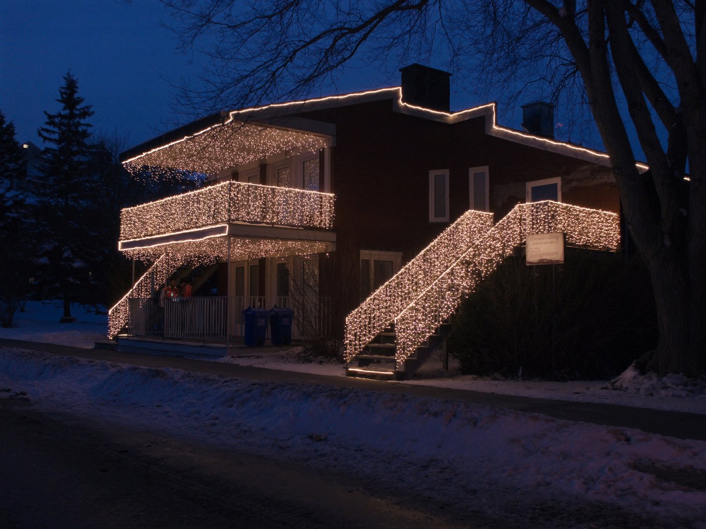 Installation de lumières de Noël à Montréal